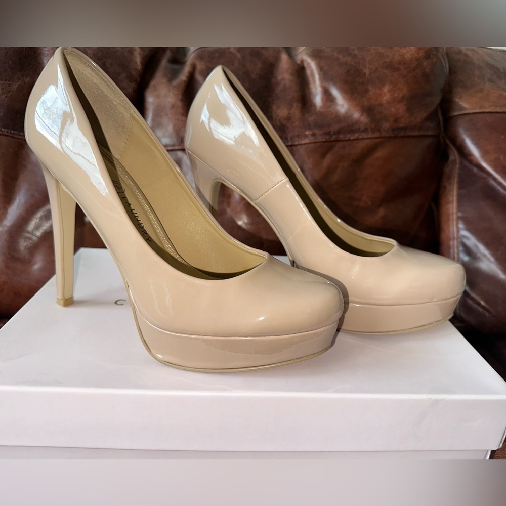 Chinese Laundry Women’s Wonder Patent Platform Heels Size 8